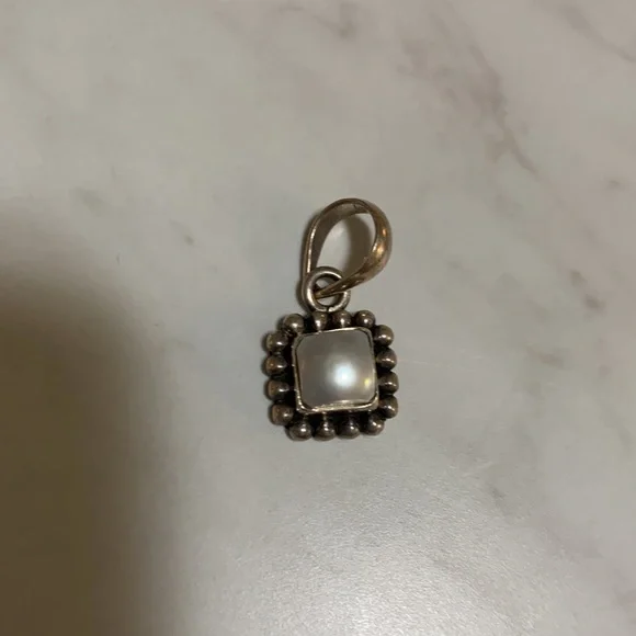 Silpada Pearl Sterling Silver Button Frame Pendant S1211 .925 - Picture 2 of 4